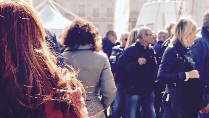 foule dans une rue de Compiègne